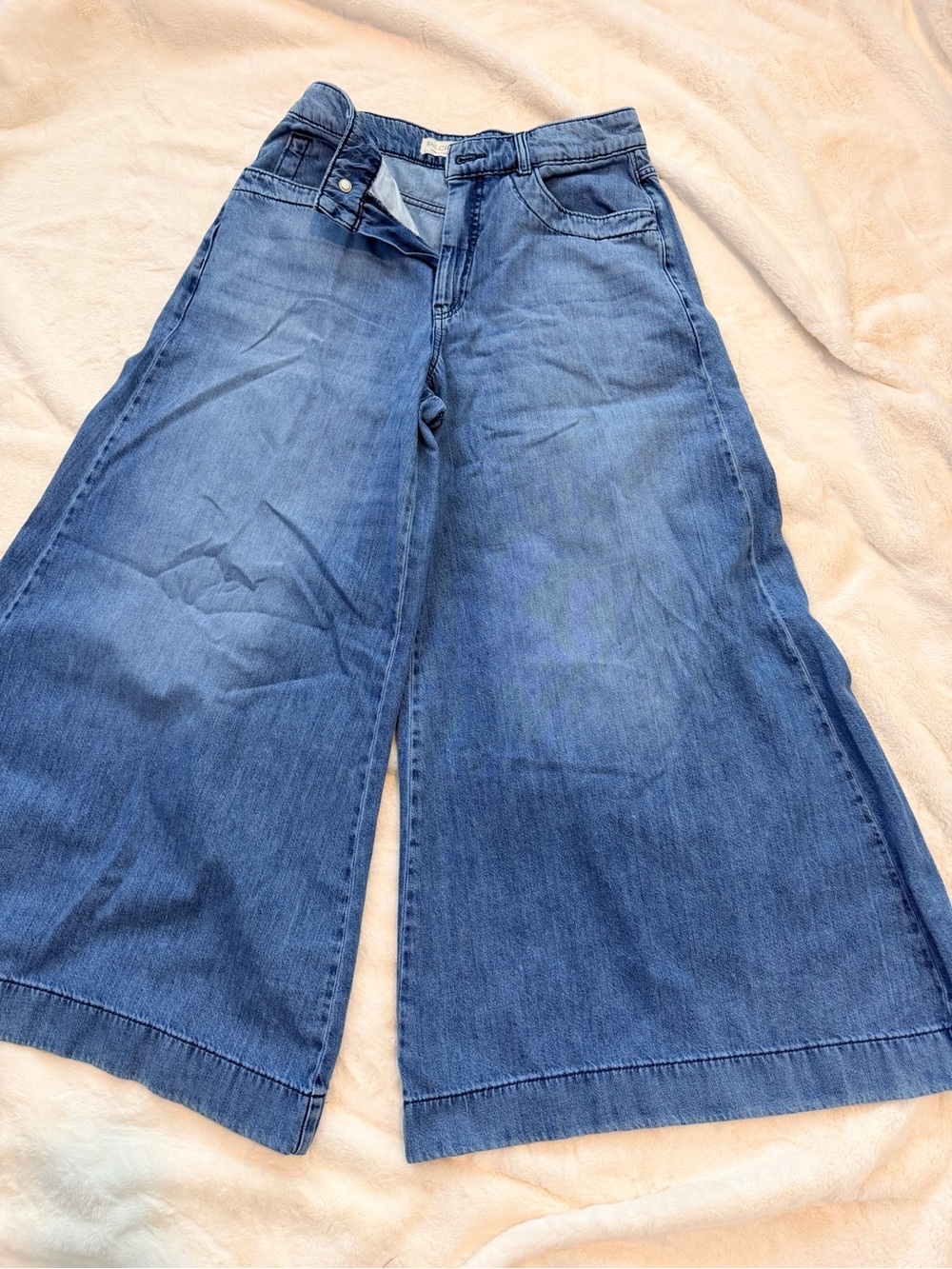 Pilcro Wide-Leg High-Waist Jeans in Medium Blue